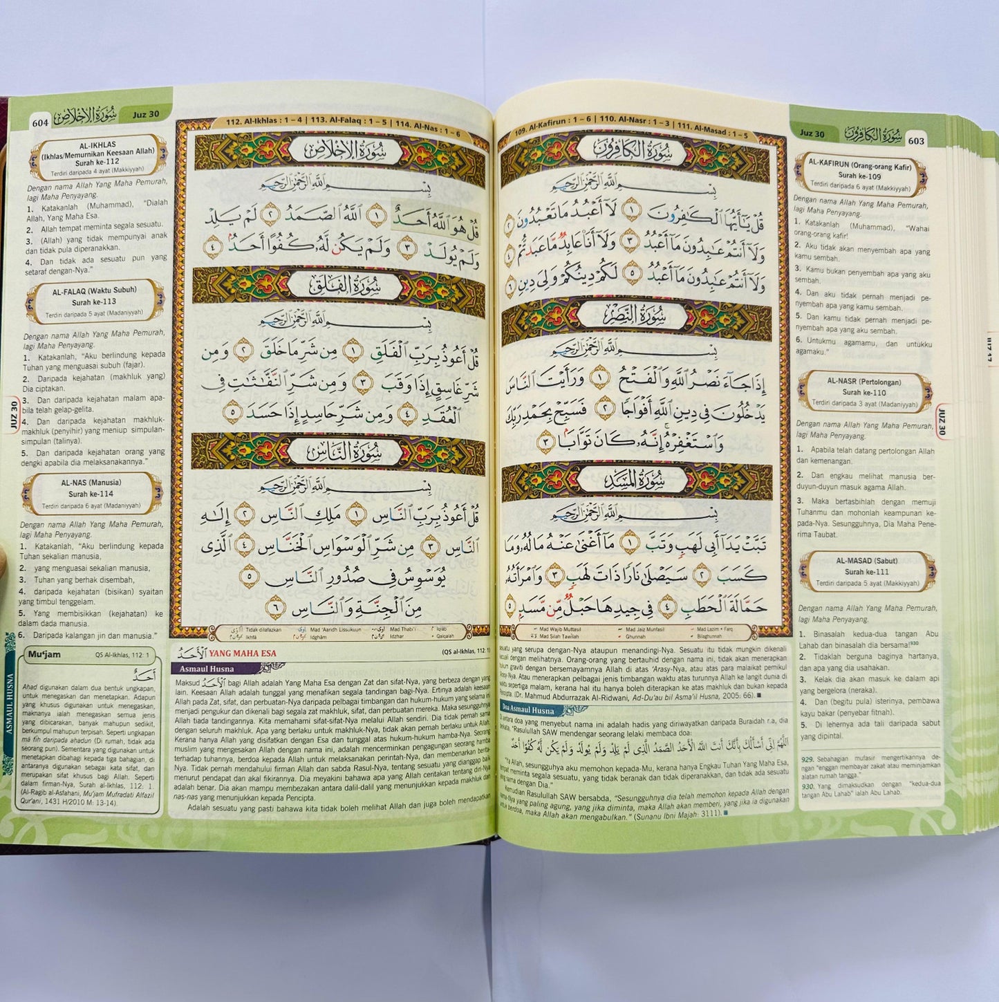 Al-Qur’an Al-Karim B5 Medium Colour-Coded Tajweed with Translation | Random Cover Colours